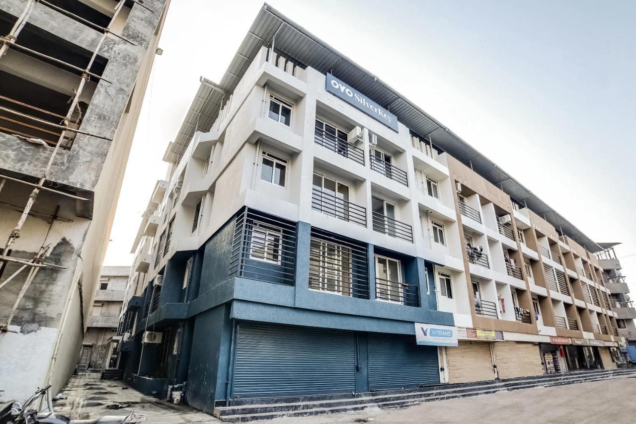 Hotel Bhumi World Bhiwandi Exteriör bild
