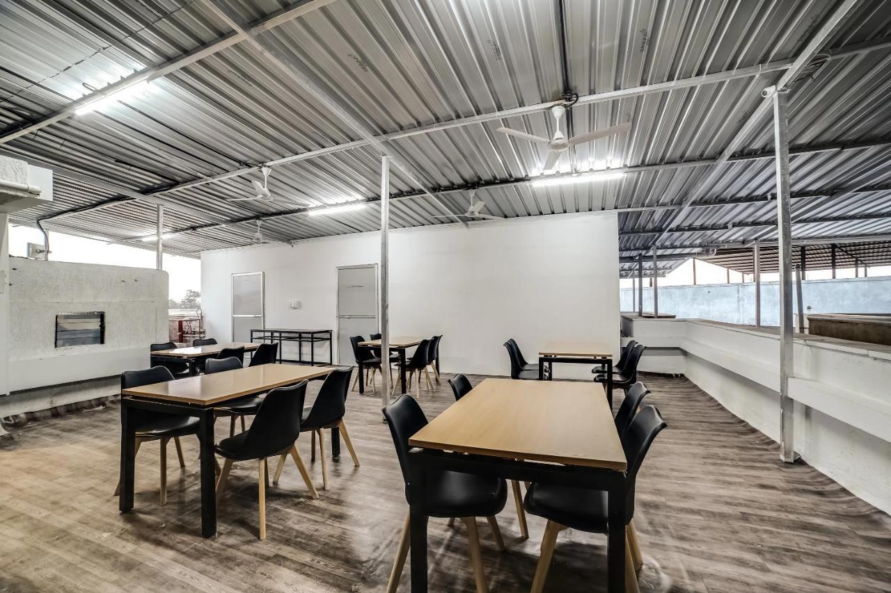 Hotel Bhumi World Bhiwandi Exteriör bild