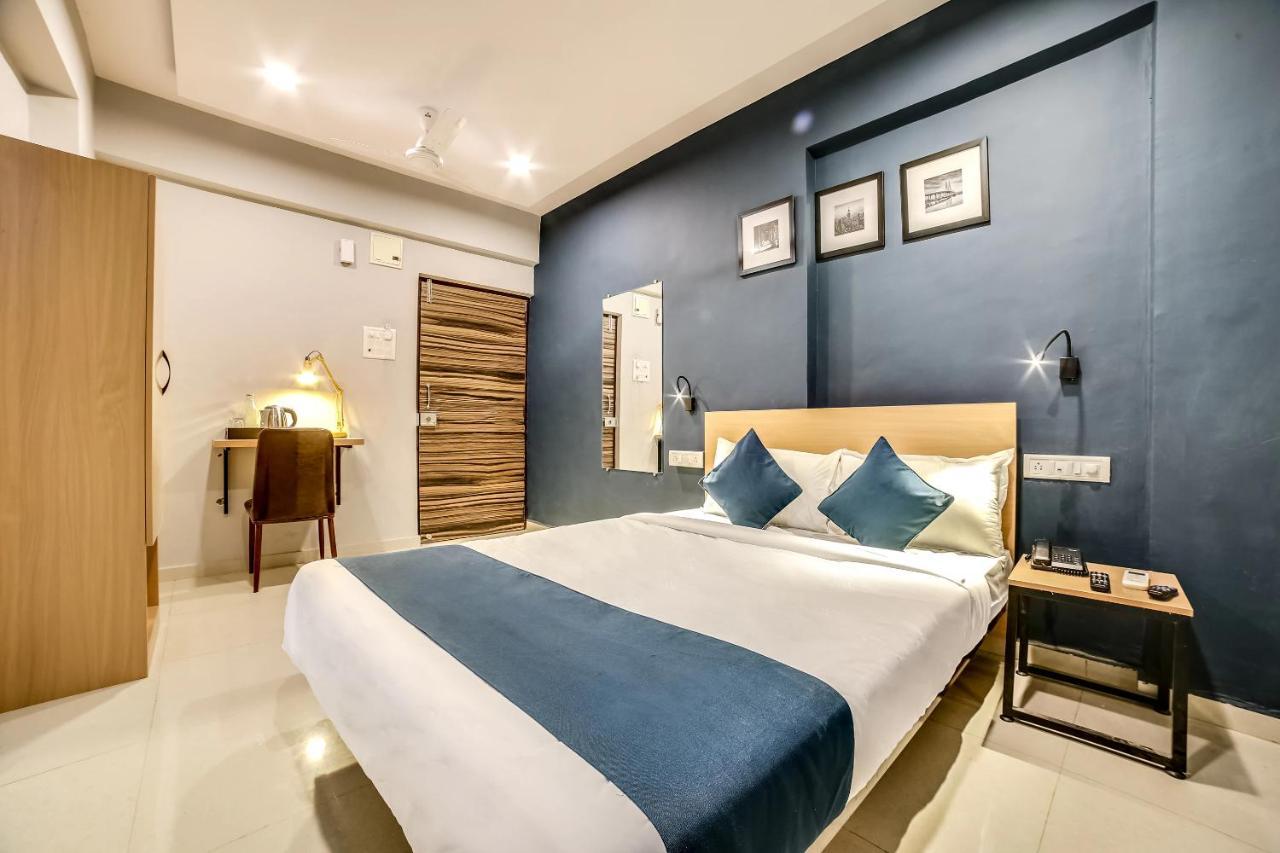 Hotel Bhumi World Bhiwandi Exteriör bild